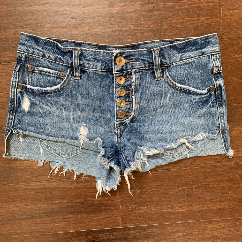 CUTOFF SHORTS